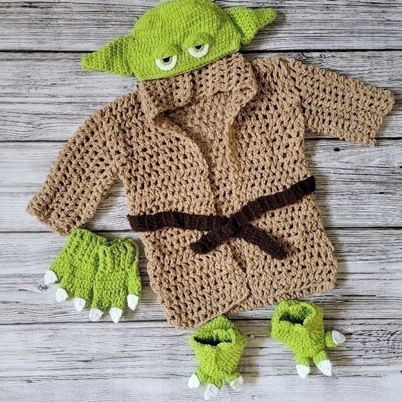 Crochet Baby Yoda Costume Mandalorian Star Wars Halloween Costume NEW - Picture 10 of 12